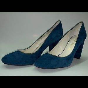 NEW  Anne Klein Navy Suede Pumps Size 11